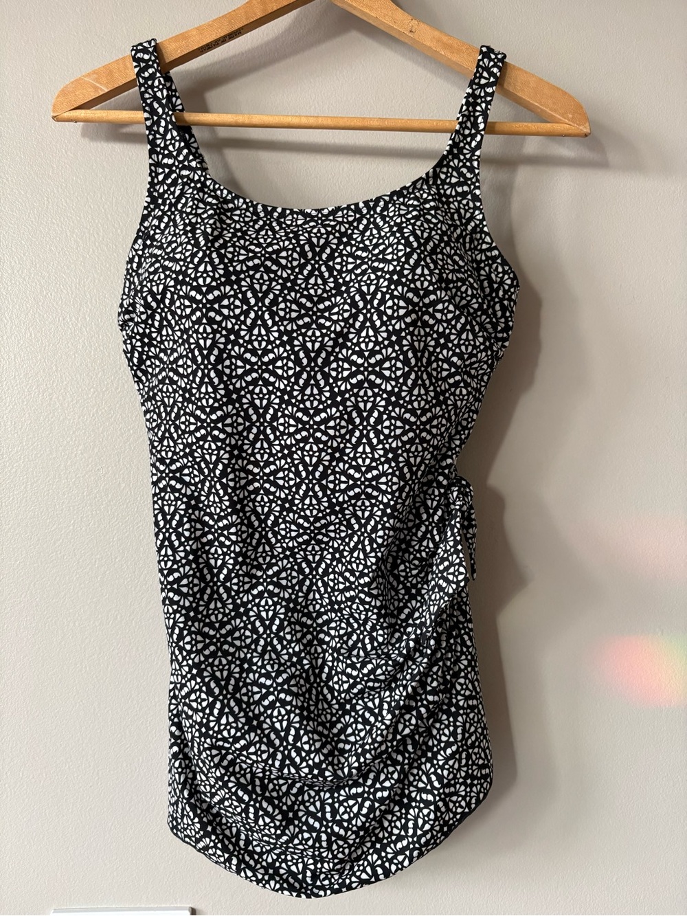 LL Bean Women's  Swimsuit Size 12 Black White Modest Feminine Underwire